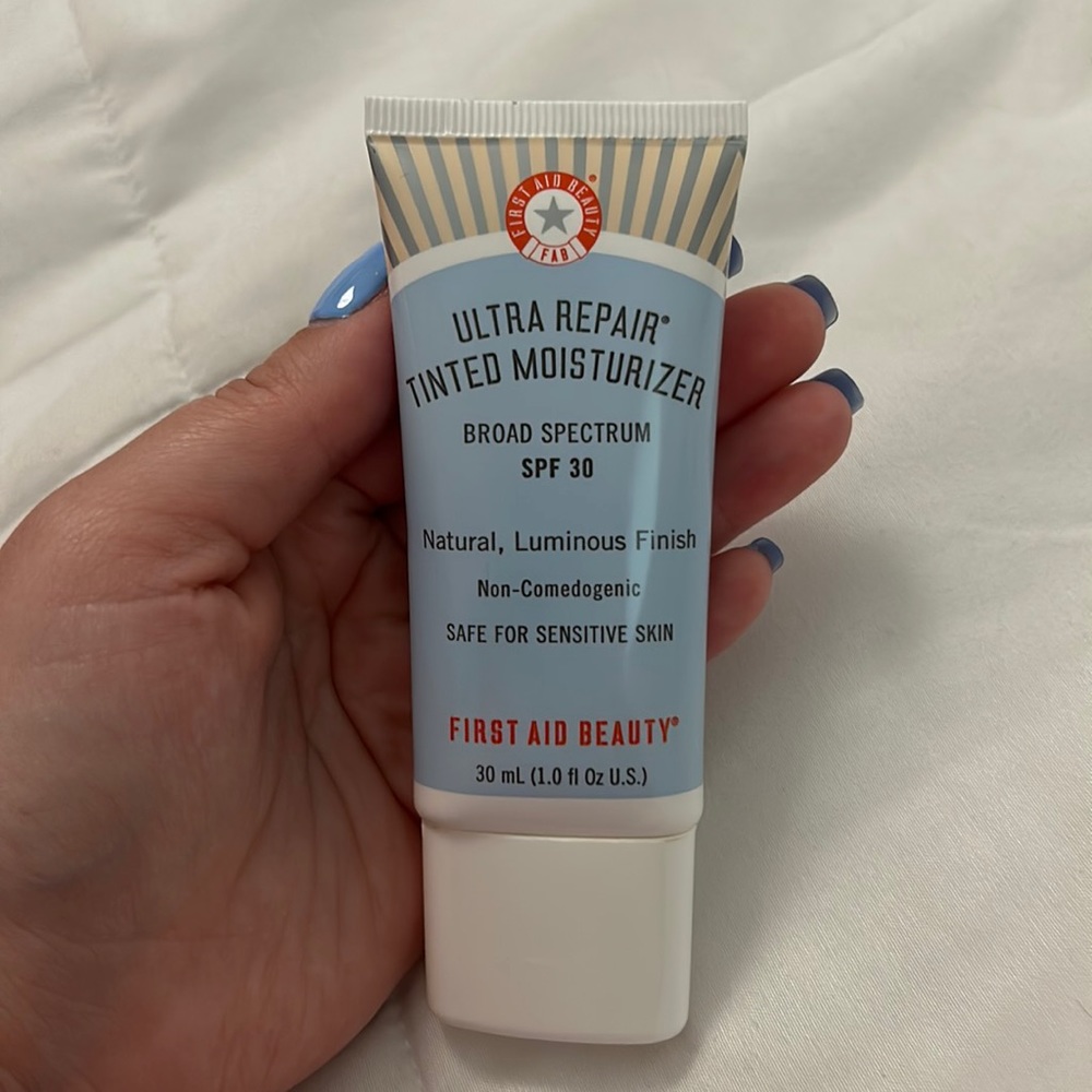 first aid beauty ultra repair tinted moisturizer